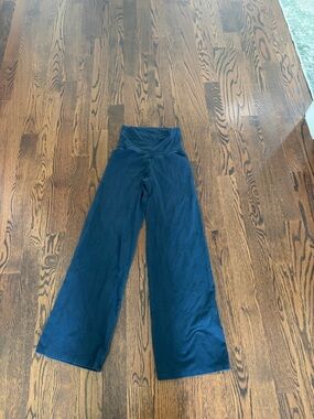 Brandy Melville navy yoga pants